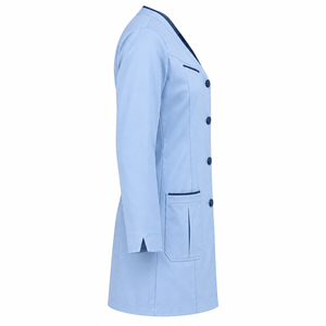 Bata de Laboratorio Médica Ligera Azul Hielo con Ribete Azul Marino, Uniforme de Doctor sin Cuello, Ropa de Trabajo Unisex Personalizada al por Mayor para el Equipo de la Clínica - Product Image 3