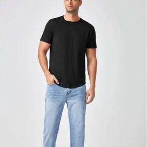 Camiseta de Manga Corta con Cuello Redondo en Blanco y Negro de Algodón con Diseño de Logotipo Bordado Personalizado OEM - Product Image 3