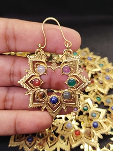 Pendientes de botón geométricos con cuentas y gemas mixtas chapados en oro para mujer, de moda, para boda o compromiso, joyería de piedra natural - Product Image 1