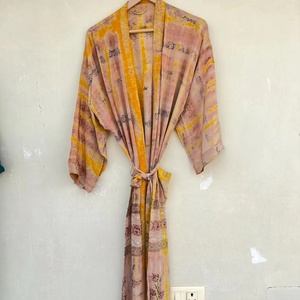 Kimono vintage fait à la main en soie Tye Dye pour elle robe de lune de miel kimono à fleurs en soie pour la plage - Product Image 1