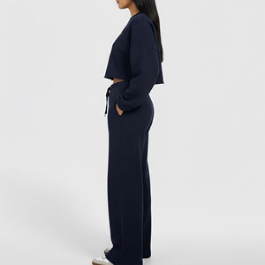 OEM/ODM Vêtements décontractés pour femmes de haute qualité, ensemble 2 pièces, haut en dentelle brodée unie, sweat-shirt coupe classique, pantalon de jogging coupe classique - Product Image 2