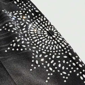 Shorts de mezclilla casuales de corte regular personalizados al por mayor con pedrería, shorts de mezclilla de color sólido hechos a medida para hombre con pedrería en venta - Product Image 4