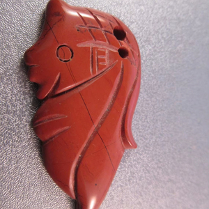 Colgante de Jaspe Rojo Tallado, Joyería de Piedra Preciosa Natural, Collar de Cristal Curativo, Colgante de Jaspe Rojo Hecho a Mano Único, 1 Pieza - Product Image 1