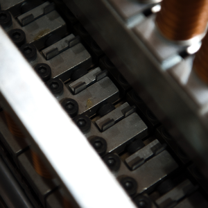 Machine de traitement du noix de cajou à 8 lames de la marque Daniel Company, 220V-380V, 200-250kg/h, qualité supérieure - Product Image 2