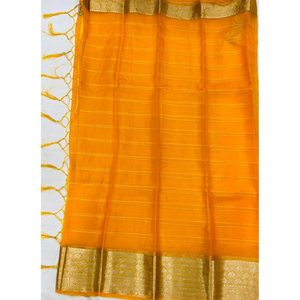 Diseño de organza seda jacquard borde sari con blusa mostaza - Product Image 1