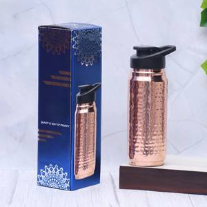 Botella de Agua de Cobre con Acabado Rústico, Hecha a Mano, para Almacenamiento Ayurvédico, para una Rutina de Bienestar Natural, Botella de Cobre Pulido, Elegante - Product Image 1