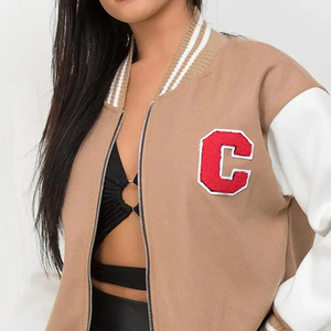 Chaqueta Varsity de Mujer a la Moda, Color Beige con Mangas Blancas, Logotipo C Rojo, Botones Cubiertos, Cuello Camisero, Manga Larga, Algodón para Otoño - Product Image 6