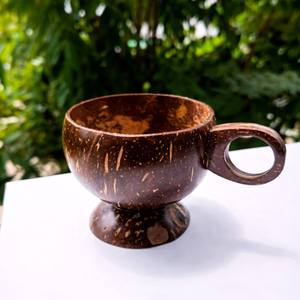 Vaso Artesanal de Cáscara de Coco que Combina la Textura de Materiales Orgánicos con un Diseño Moderno y Minimalista para una Vida Ecológica - Product Image 1