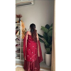 Ensemble de costume traditionnel chinois pour fête avec broderie et travail de sequins - Product Image 5