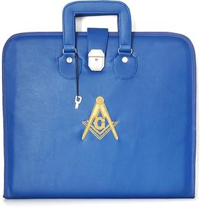 Estuche para delantal con diseño de escuadra y compás bordado a mano – Caja de almacenamiento rígida azul con asa - Product Image 5