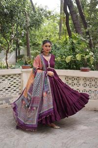 Vestido Moderno para Mujer Dhwaja Export, Tejidos Romanos, Adornos con Volantes, Encaje con Espejos, Secado Rápido, para Todas las Temporadas, Ideal para Diwali, Bodas y Fiestas - Product Image 4