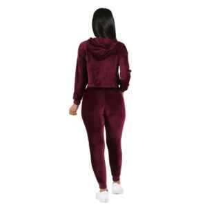 Survêtement en velours pour femme, collection hiver, avec couleurs et logos personnalisables, pour la mode streetwear haut de gamme. - Product Image 2