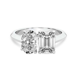 Anillo de Diamantes Cultivados en Laboratorio Trianna de Oro Blanco/Amarillo/Rosa de 14 Quilates con Dos Piedras Ovaladas y Esmeralda Toi Et Moi (1 Ct.) Tw. Anillos de Joyería - Product Image 1