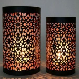 Portavelas decorativos de metal que ofrecen reflejos subtiles, luz de vela suave y un estilo atractivo y atemporal. - Product Image 4