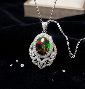 Collar con Colgante de Ópalo Mehrajuddin Gems para Niños, Chapado en Plata, Aleación de Lujo, Alas, Corte Ovalado, Detalles de Diamantes, Colgantes Solitarios - Product Image 1