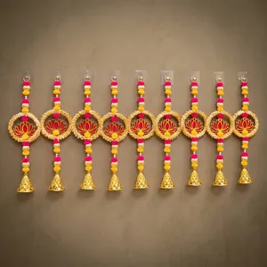 Élégant Toran de porte à fleurs jaunes avec des chaînes de perles et des détails dorés pour la décoration de mariage, festive, de la maison et traditionnelle - Product Image 4