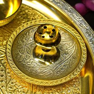 Juego de Pooja de 7 Piezas en Latón de Dos Tonos (Plato de 10 Pulgadas) - Product Image 4