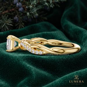 Anillo Solitario de Joyería Fina con Diseño de Vid Retorcida, Banda con Acentos de Pavé Dorado, Anillo de Declaración para Aniversario, Anillo Inspirado Brillante - Product Image 3