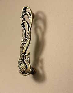 Traditional Metal Swan Shape Cabinet Handle with Knurled Surface and Easy Installation for Dresser <b>Wardrobe</b> Drawer <b>Hardware</b> - Product Image 2