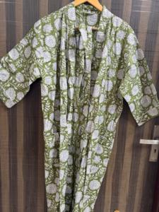Bata de algodón floral transpirable con cuello en V para mujer, kimono ligero, ropa de descanso de verano, pareo de playa, bata de novia - Product Image 4