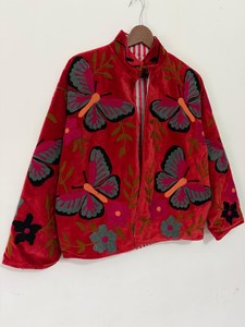 Chaqueta Boho de Terciopelo Rojo Intenso con Bordado Floral Suzani, Lujosa y Colorida, Estilo Vintage - Product Image 2