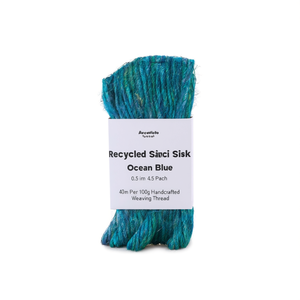 Fil de ruban torsadé en soie de sari recyclée bleu océan 0,5 pouce 40m par 100g Fil à tisser artisanal - Product Image 2