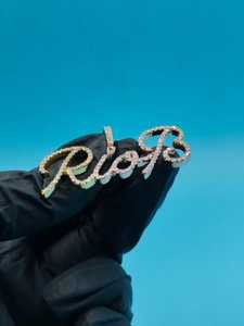 จี้เพชรโมอิสซาไนต์แบบกำหนดเอง ประดับเพชรเต็มตัวอักษร จี้เงินแท้ 925 สไตล์ฮิปฮอป จี้ตัวอักษรแบบเขียนลายมือ จี้แร็ปเปอร์สุดหรูสำหรับผู้หญิง - Product Image 2