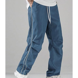 กางเกงแทร็คผู้ชายทรงหลวมสไตล์สตรีทแวร์สุดเทรนดี้ รับผลิตงานปักลายพิมพ์ตามสั่ง - Product Image 2