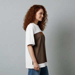 Camiseta de mujer OEM Streetwear de hombros caídos, fina, 100% algodón, cuello redondo, alta calidad, bicolor, transpirable, ecológica, con logo personalizado. - Product Image 5