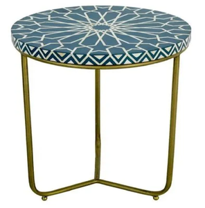 Plateau de table d'appoint rond avec incrustation de os et motif mosaïque géométrique bleu étoilé, avec structure en laiton, disponible à prix de gros. - Product Image 1