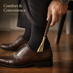 Cuchara para zapatos de latón de primera calidad con mango de madera tallado a mano, asistente para calzarse de mango largo, elegante accesorio de vestimenta para hombres y mujeres - Product Image 2