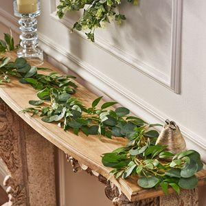 Guirlandes de feuilles d'eucalyptus de 80 pouces pour la décoration de table et les articles de table pour fêtes - Product Image 4