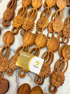 ช้อนไม้ด้ามใบไม้ ลายสามใบ ช้อนไม้ทำมือ ช้อนไม้แกะสลักลายใบไม้และดอกไม้ ผลิตในเวียดนาม - Product Image 3