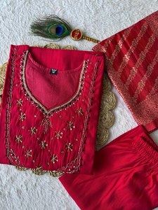 Salwar Kameez de marque indienne et pakistanaise de qualité supérieure avec broderie en georgette et dupatta à prix avantageux - Product Image 4