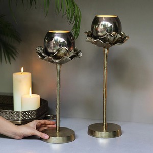 Paire de bougeoirs en verre floral sur support, en métal doré antique, style rustique campagnard, centre de table pour décoration de mariage - Product Image 4