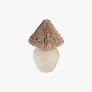 Lámpara de mesa de cerámica estilo rústico con base ondulada curva, pantalla de rafia plisada, perfecta para iluminación de mesita de noche o escritorio - Product Image 1