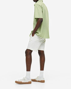 เสื้อเชิ้ตผู้ชายถักนิตติ้งสไตล์ลำลองสำหรับฤดูร้อน แฟชั่นใหม่สไตล์ไฮสตรีท กระดุมติดปก แขนยาว เหมาะสำหรับใส่ทำงานหรือใส่ลำลอง - Product Image 3