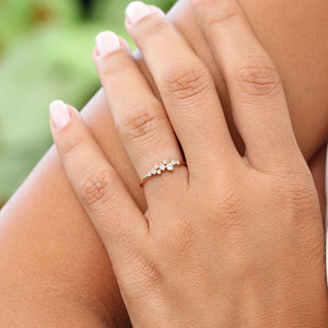 Anillo de Boda de Oro Amarillo de 14K con Diamantes Cultivados en Laboratorio en Forma de Racimo Redondo - Product Image 6