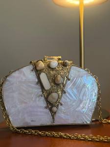 Bolso de mano artesanal de forma irregular para mujer, elegante y hermoso, con revestimiento de latón a un precio razonable por Universal Overseas - Product Image 4