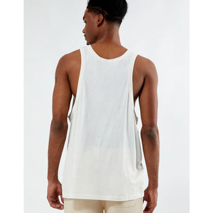 Camiseta sin mangas de alta calidad con costuras resistentes, ligera y transpirable, ideal para entrenamiento físico y atuendos casuales de verano. - Product Image 3