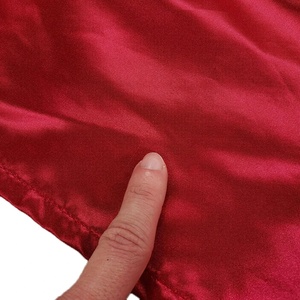 Shorts de boxe en satin rouge et blanc de qualité supérieure - Cordon de serrage haute élasticité - Shorts de Muay Thai - Équipement d'entraînement professionnel pour MMA et Kickboxing - Product Image 2