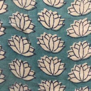 Tissu en coton imprimé à la main avec motif de lotus |   Indigo sur textile indien vert sarcelle - Product Image 2