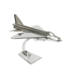 Modèle de bureau sculpté en aluminium, avion de chasse électrique anglais, ornements d'avion en métal argenté faits à la main avec des courbes - Product Image 1