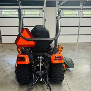Tracteur Kubota BX2680 abordable pour l'agriculture, l'aménagement paysager et les travaux utilitaires, avec des performances fiables - Product Image 4