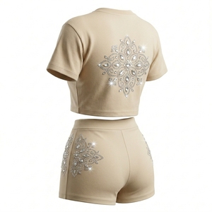 Conjunto de Dos Piezas de Top Corto y Pantalones Cortos con Pedrería Personalizada para Niñas, Atuendo de Moda de Verano - Product Image 2