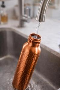 ขวดน้ำดื่มทองแดงแท้ 100% คุณภาพสูง ขวดเก็บน้ำเพื่อสุขภาพ สำหรับใช้ในยิมและการเดินทาง มีจำหน่ายในราคาที่เข้าถึงได้ - Product Image 4