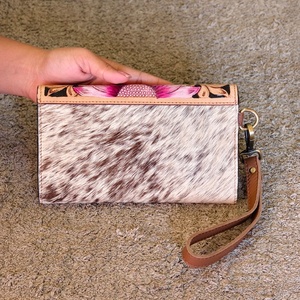 Cartera de Mano de Cuero Venus, Diseño de Lujo, Tallada a Mano, con Protección RFID, Gran Capacidad, Cierre de Botón - Product Image 2