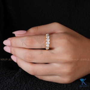 แหวนแต่งงานครบรอบแบบมินิมอลลิสต์ ทองคำขาวประดับเพชรแล็บโกรว์ทรงบริลเลียนท์คัท ครึ่งวง แบบขายส่งและสั่งทำได้ - Product Image 6