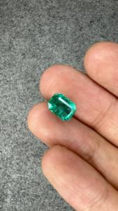 Émeraude naturelle de 2,62 carats certifiée GIA, provenant de la mine de Zambie, taille octogonale à facettes, vert vif, pierre précieuse en vrac pour bijoux de luxe sur mesure - Product Image 4
