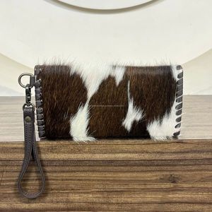 Pochette élégante en cuir de vachette véritable pour femme avec fermeture à bouton-pression, porte-passeport RFID et portefeuille long - Product Image 5